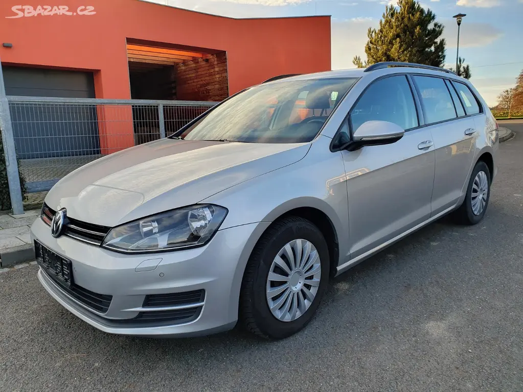VOLKSWAGEN GOLF 1.6 TDI 81KW, DPH, NAVI, KRÁSNÝ